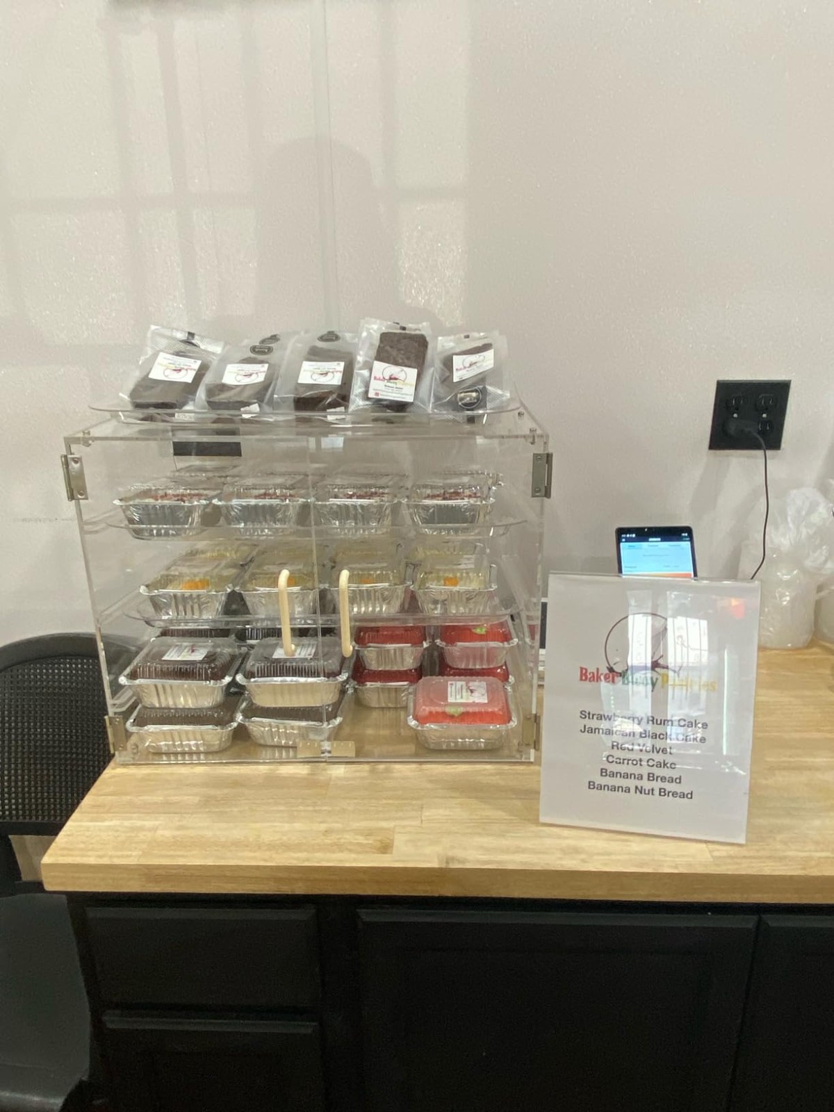 Commercial Bakery Case with Removable Trays, Magnetic Doors