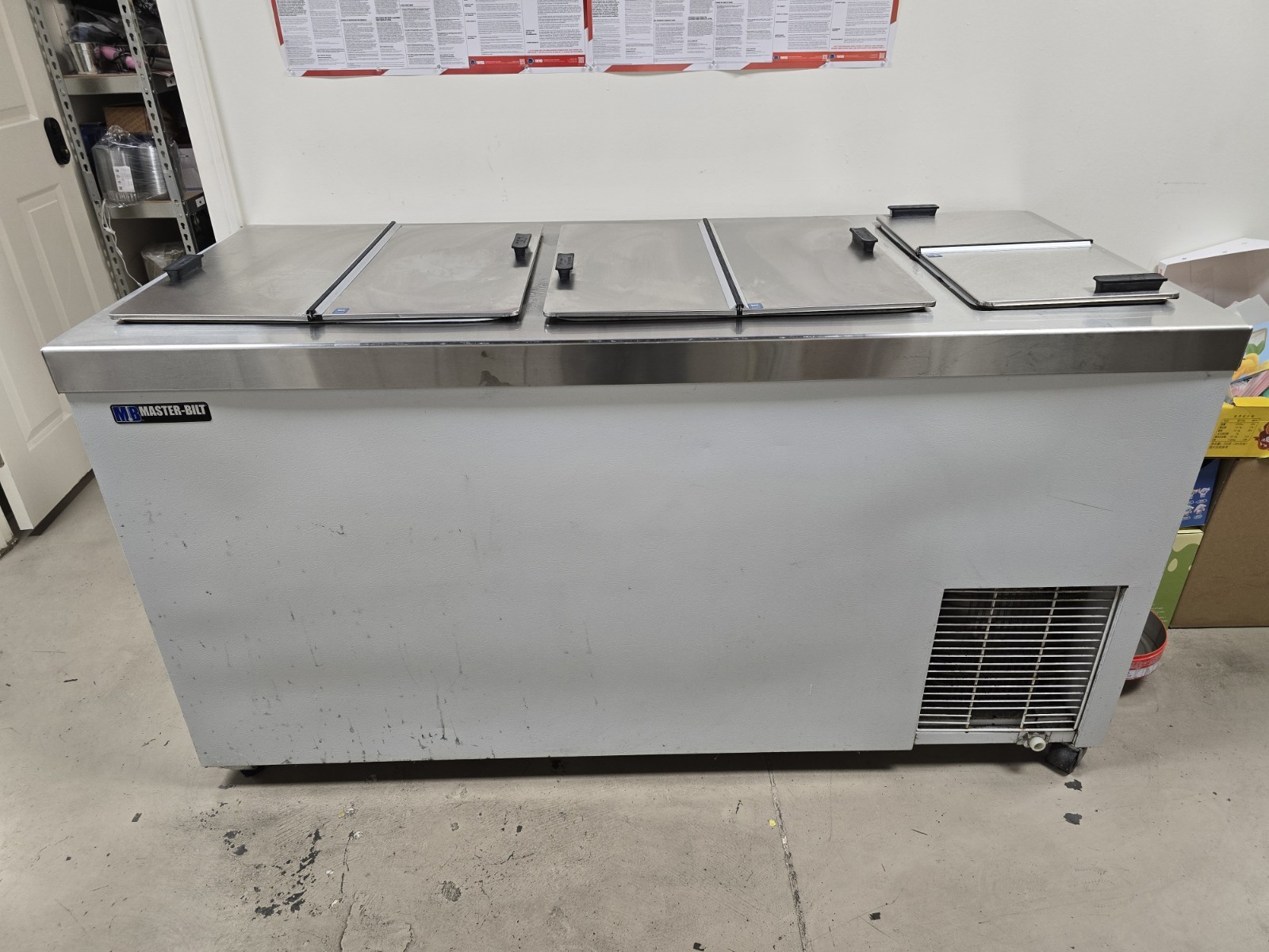 Master-Bilt DC-10D Commercial Ice Cream Dipping Cabinet 67″ Flip Lid