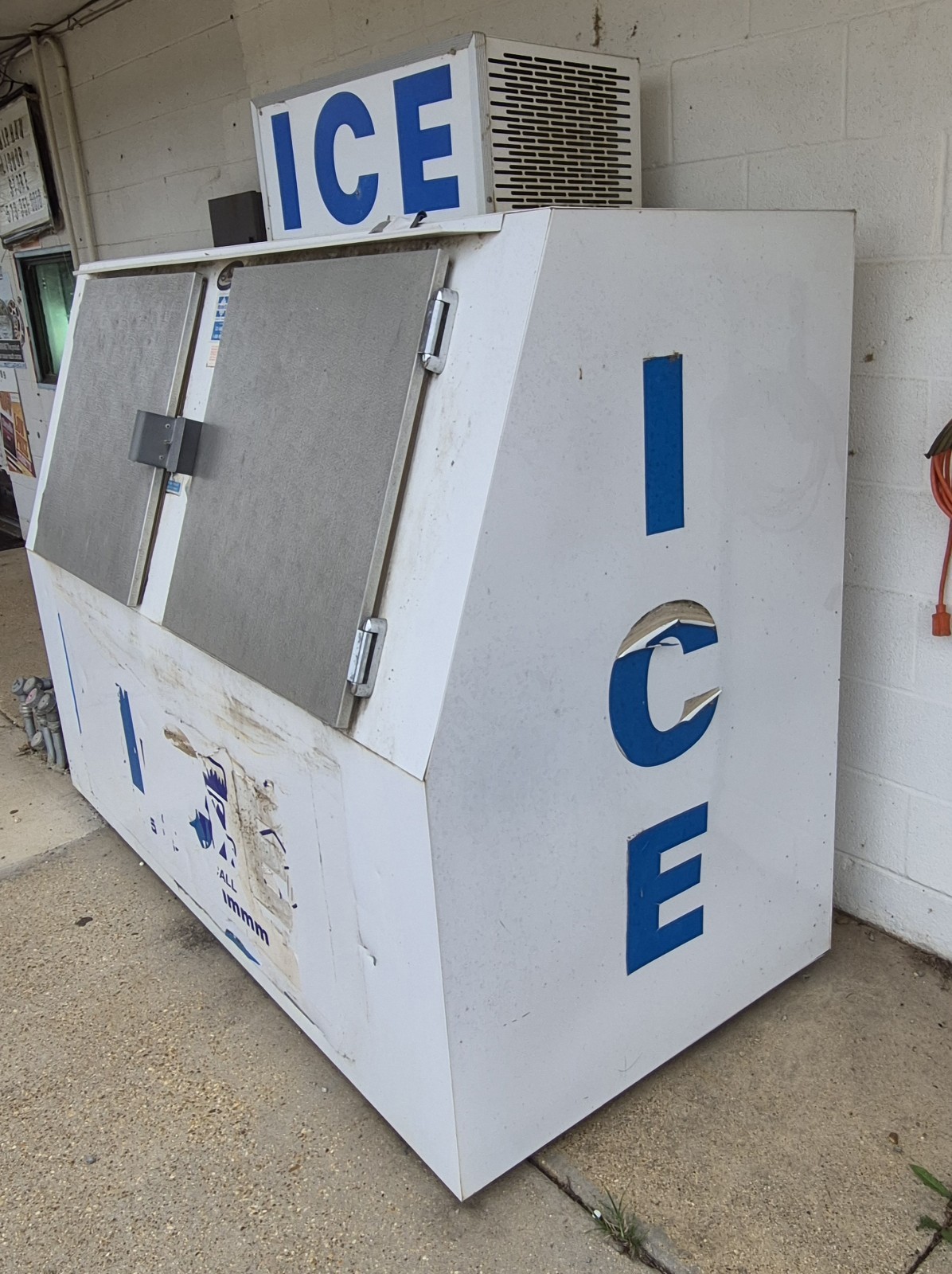 Leer L462 Commercial Ice Storage Bin Merchandiser Cooler Double Doors 1000 lb