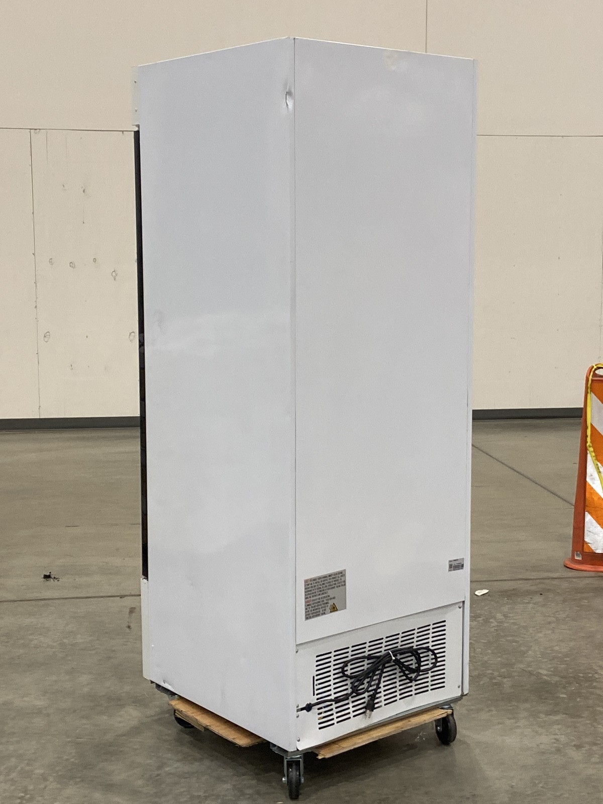 Norpole NPGR1-S 28″ Glass Door Commercial Merchandiser Refrigerator 23 Cu. Ft.