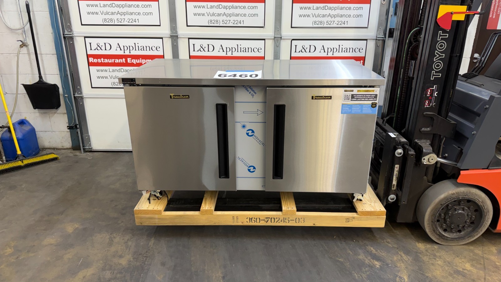 6460 – New Show Item – Traulsen 2-Door 60 Under Counter Freezer CLUC-60F-SD-LR