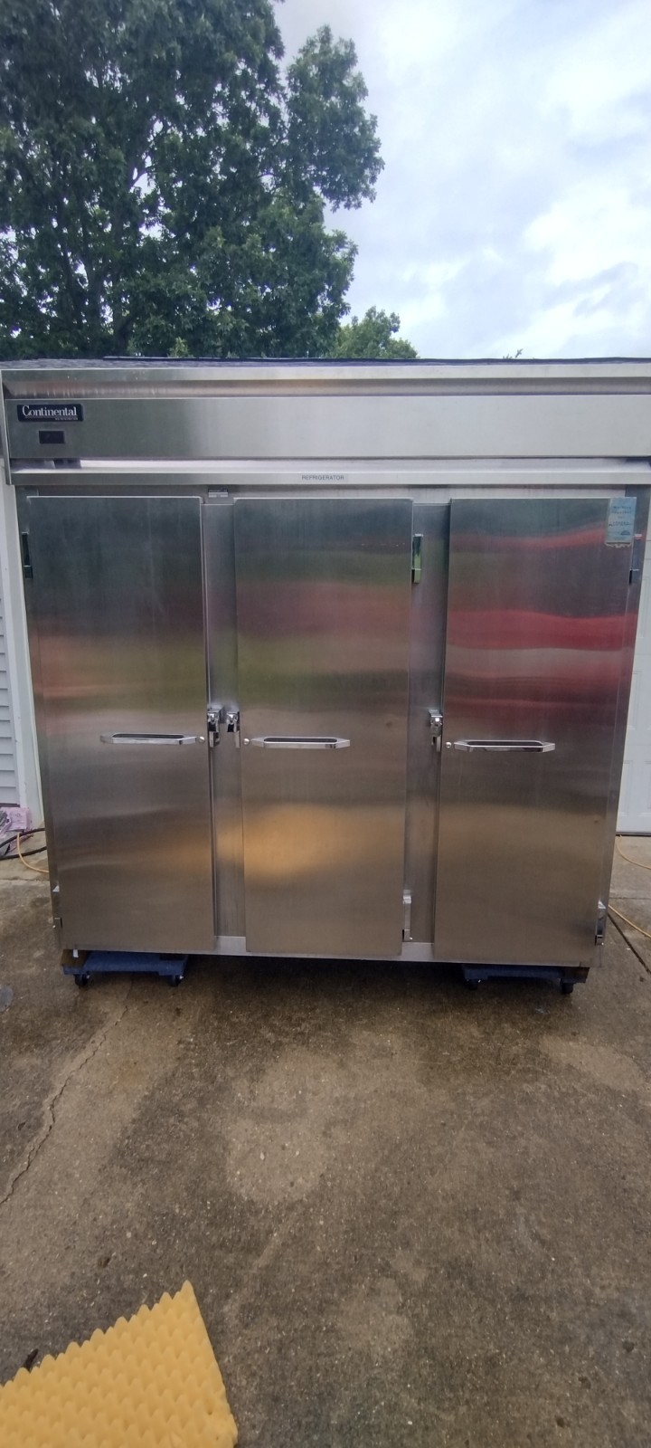 Continental DL3R-SS 3 Door Commercial Refrigerator SS 72 Cu Ft Runs Cool W Rack