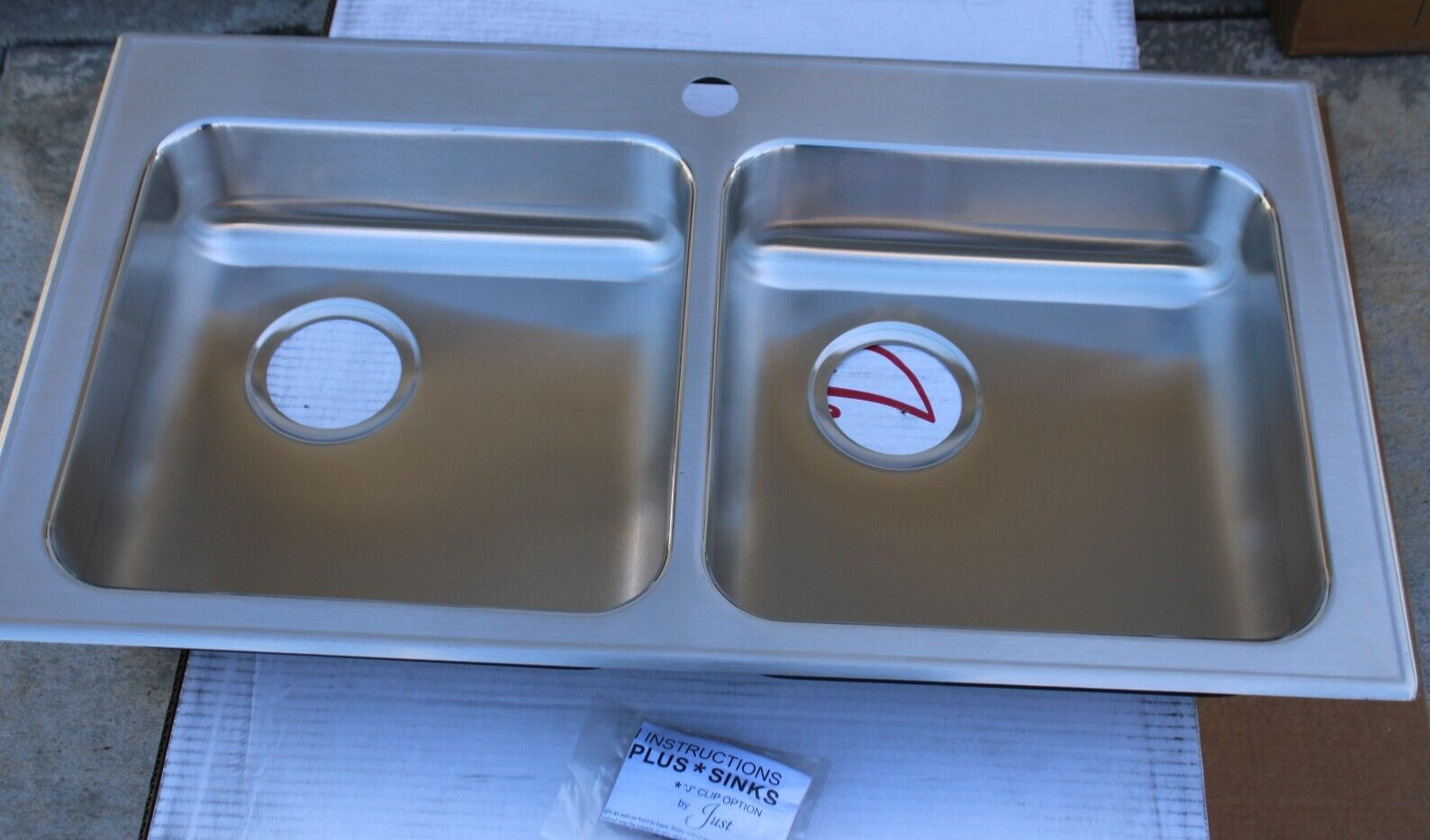 Just DLADA1933A1,4.5,DLR – 2-Bowl, 1-Hole, 18-Gauge 33×19 Stainless Steel Sink