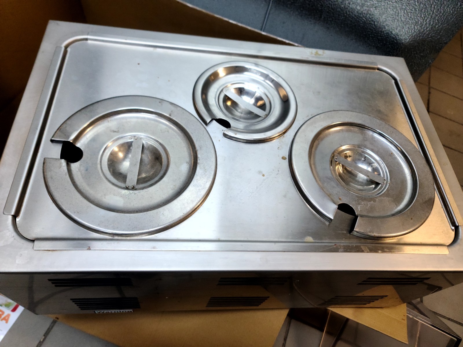 Full Size Food Warmer Lightly Used with 3 Containers And 3 Ladles