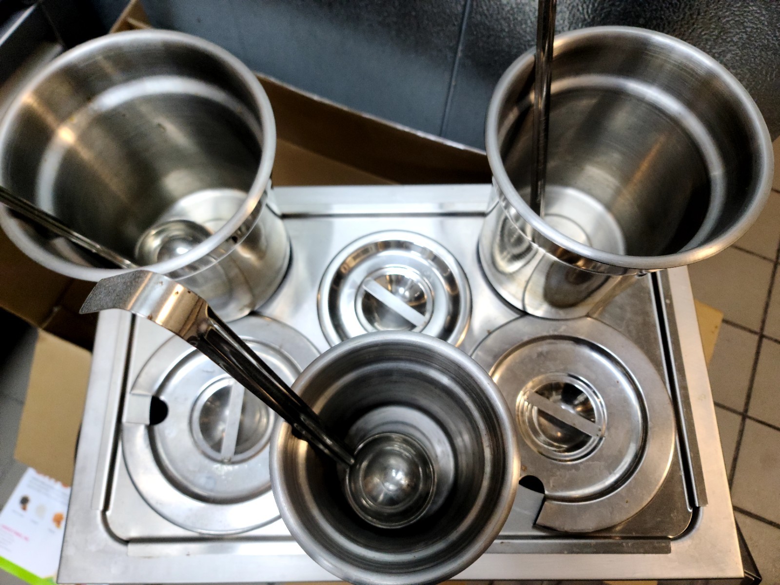 Full Size Food Warmer Lightly Used with 3 Containers And 3 Ladles
