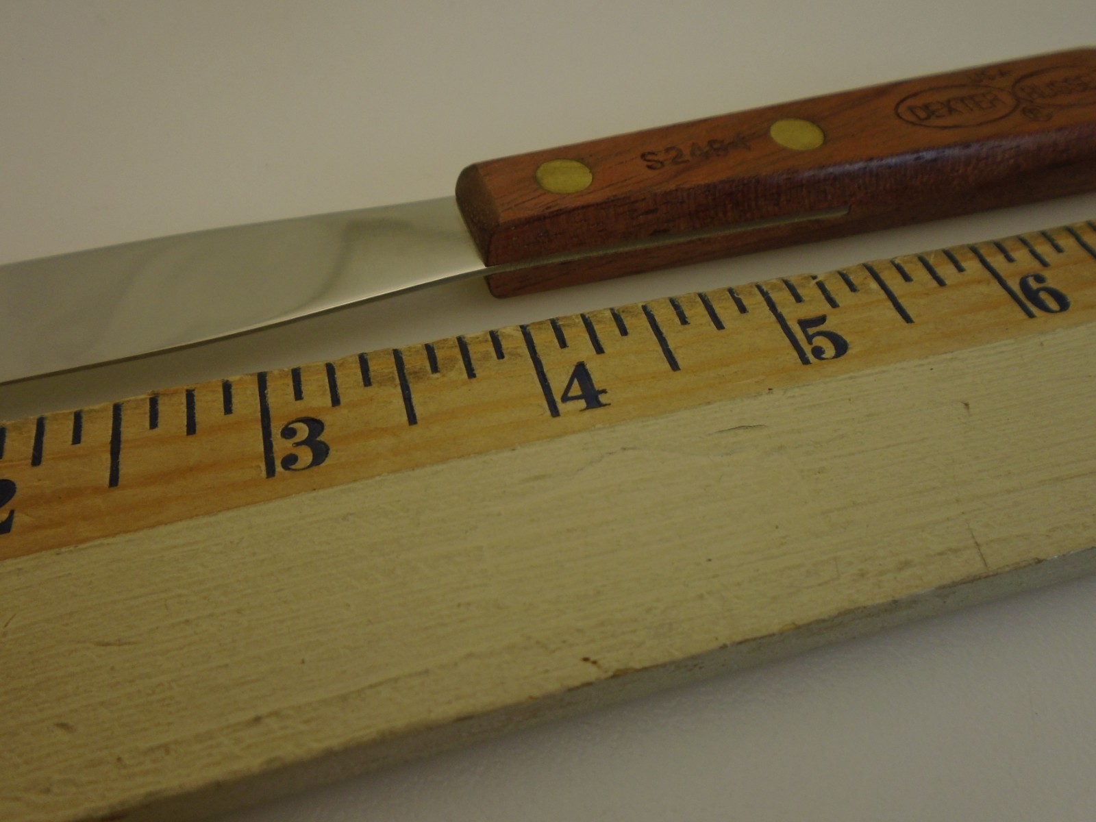 Dexter USA Wood Handle S2494 Flex Round Tip Petite Bakers Spatula Froster 4 inch