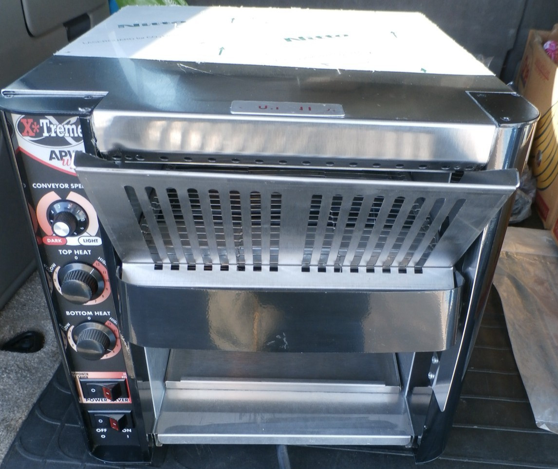 NEW APW Wyott XTRM-2 X*treme Radiant Conveyor Toaster 800 Slices/hr – 240v