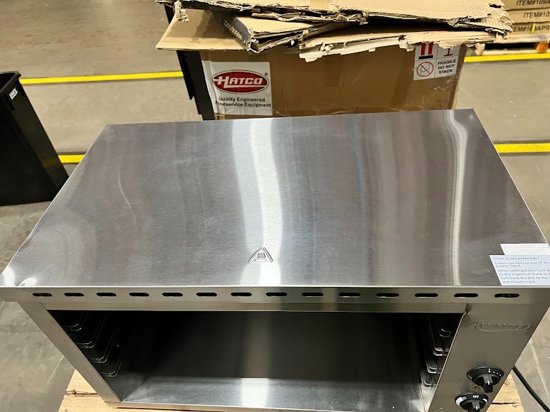 Avantco 32″ Electric Countertop Cheese Melter – 208/240V, 2290/3050W.