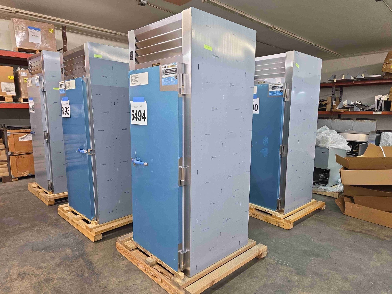 6494 New Old Stock Traulsen – Keg Cooler – 1-Door Cooler Roll In RRI132HUT-FHS