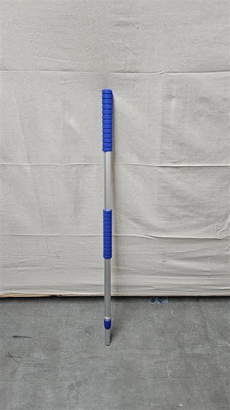 Clarke 56649267 Dust Magnet 39-70″ Adjustable Aluminum Shaft with Cushion Grip