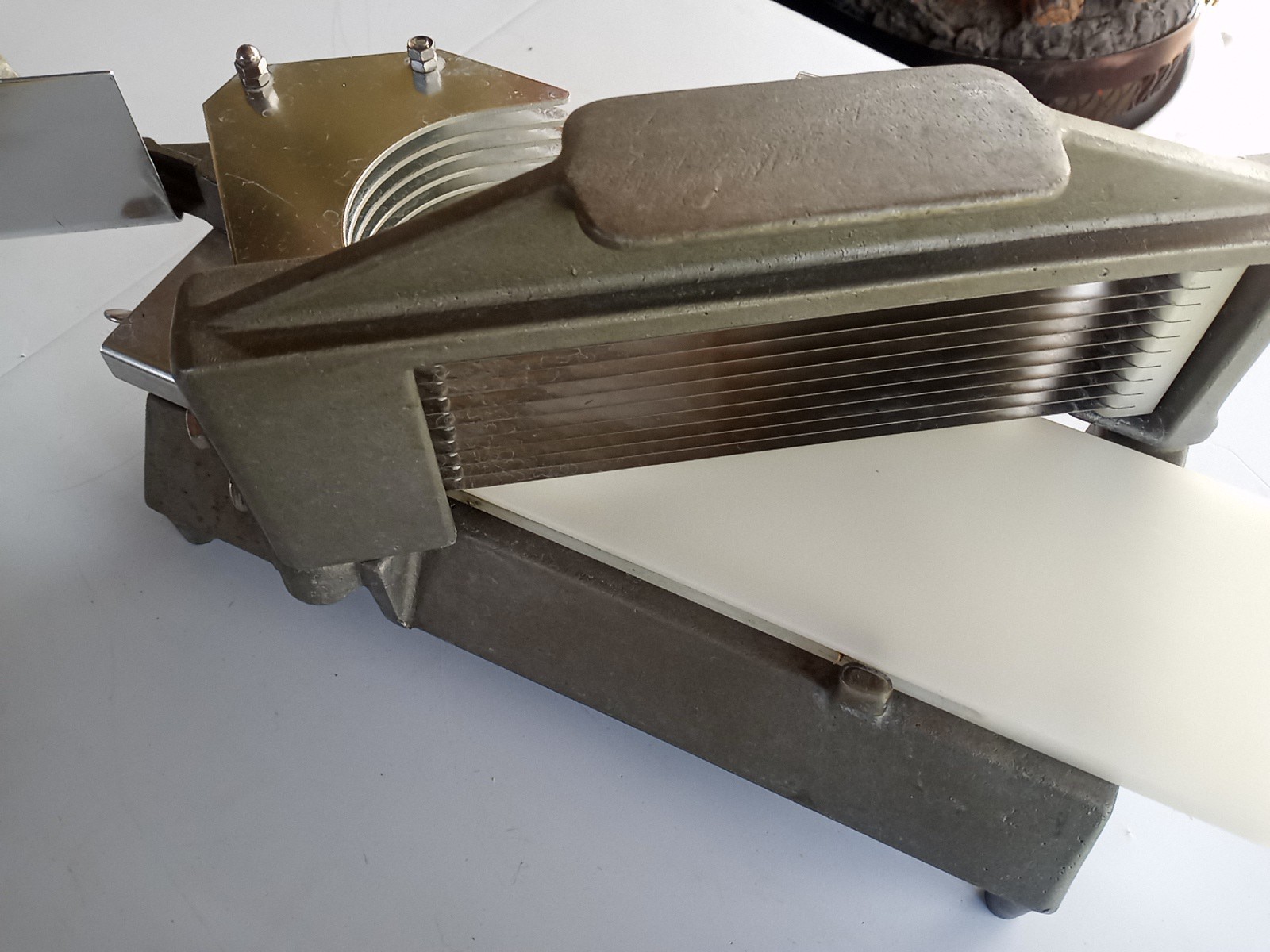 Crestware SLT 1/4″ Easy Tomato Slicer Cutter Commercial Made In USA Nemco NICE