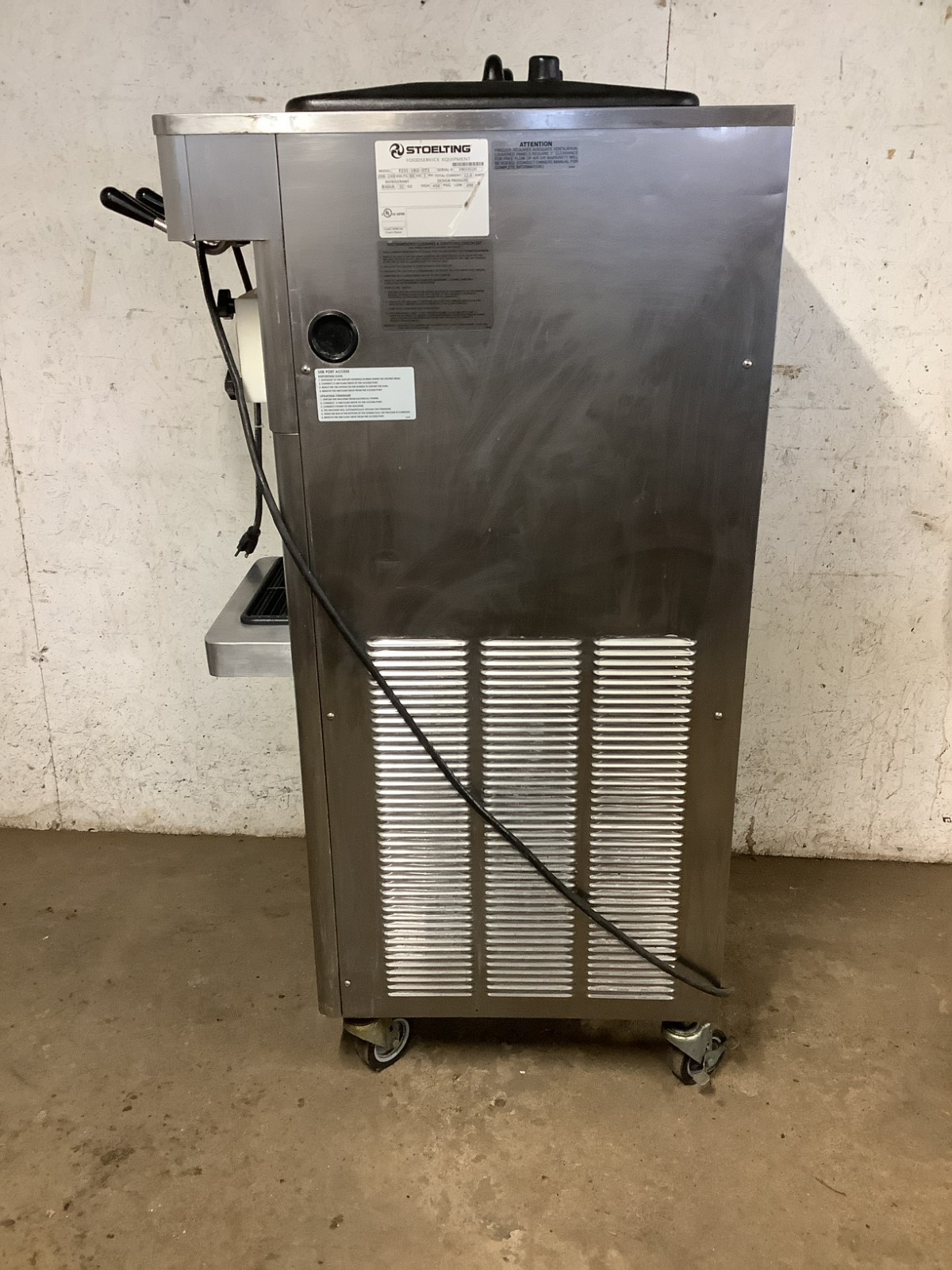 SOFT SERVE ICE CREAM/YOGURT MACHINE STOELTING F231 Water Cooled 1ph 208V Tested