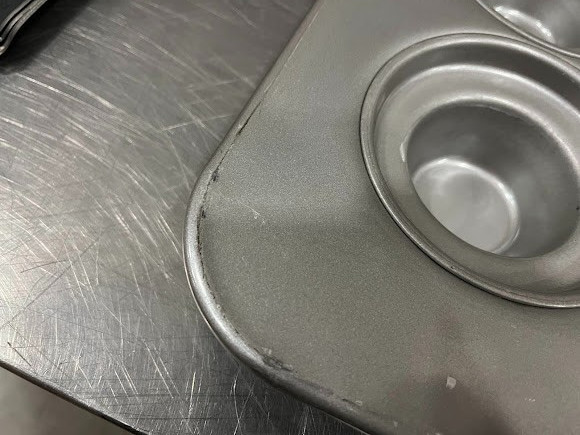 Chicago Metallic 15 Cup 7.5 oz. Glazed Aluminized Steel Jumbo Crown Muffin Pan