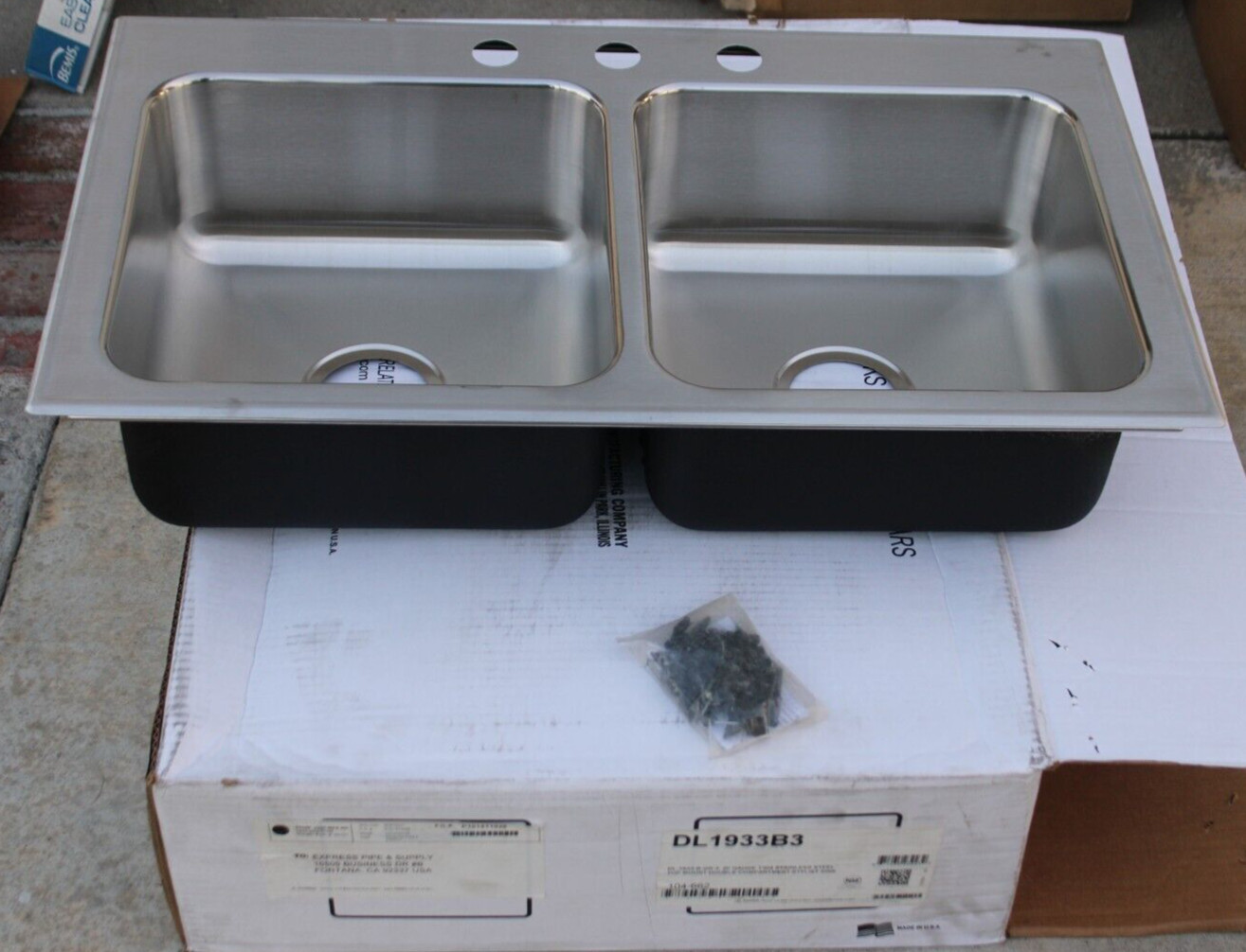 Just DL1933B3 – 2-Bowl, 3-Hole, 20-Gauge Stainless Steel Sink