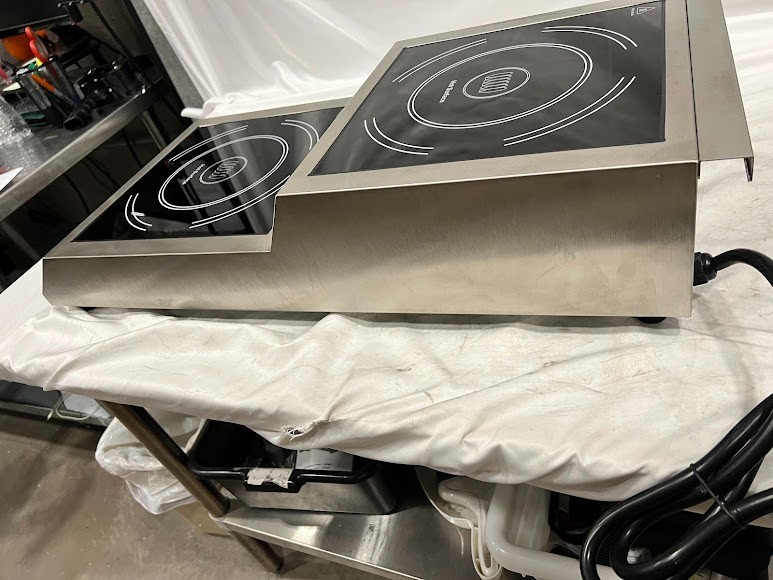 Avantco Stainless Steel Double Countertop Step-Up Induction Range – 208-240V.