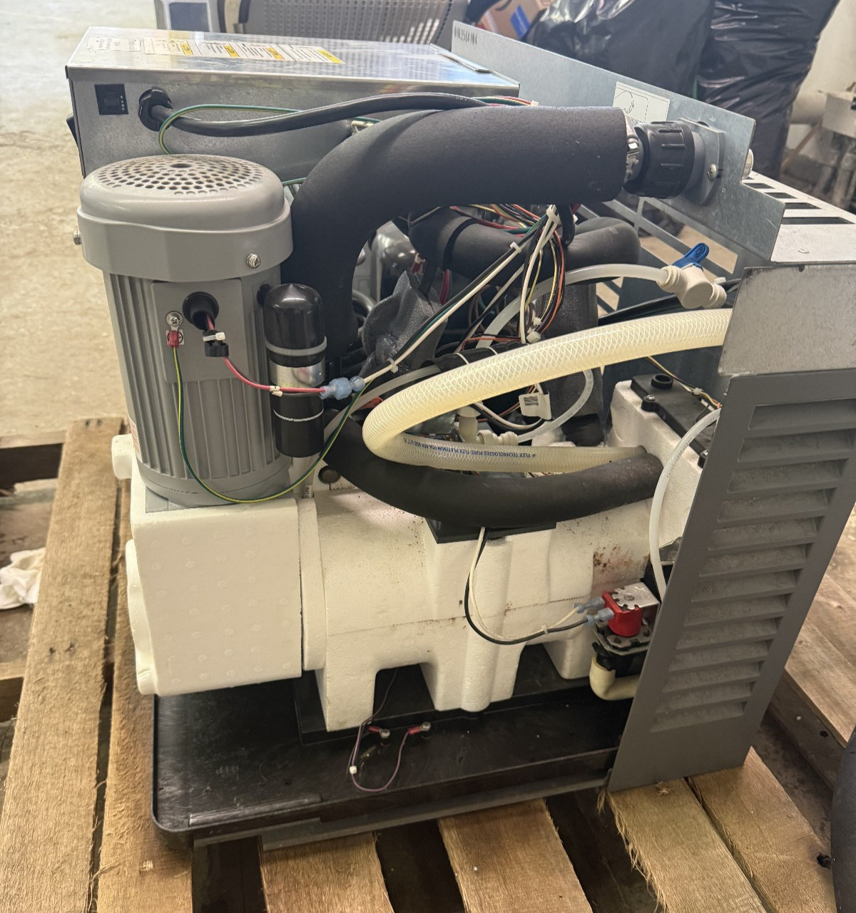 Follett Ice Horizon Machine HCC1010WHS, Water-Cooled, Chewblet Ice