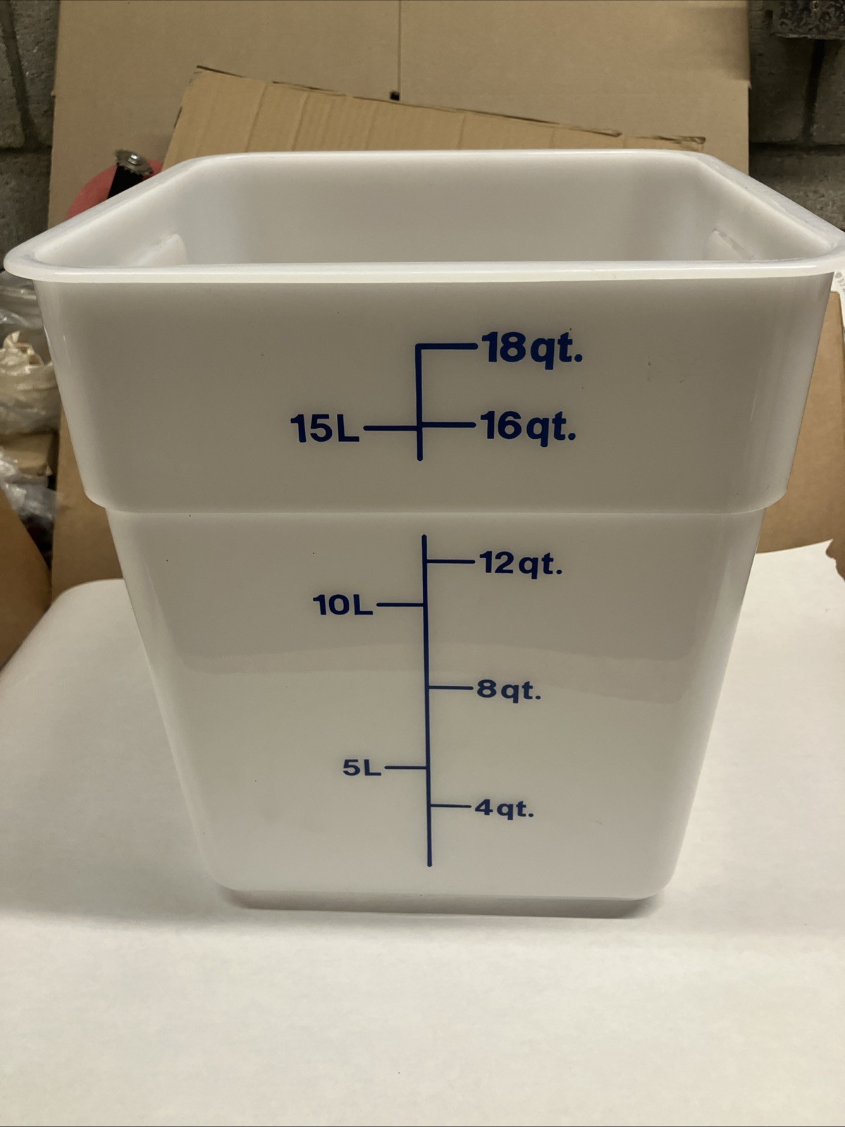 Cambro 18SFSP148 White Poly 18 Qt CamSquare Food Storage Container