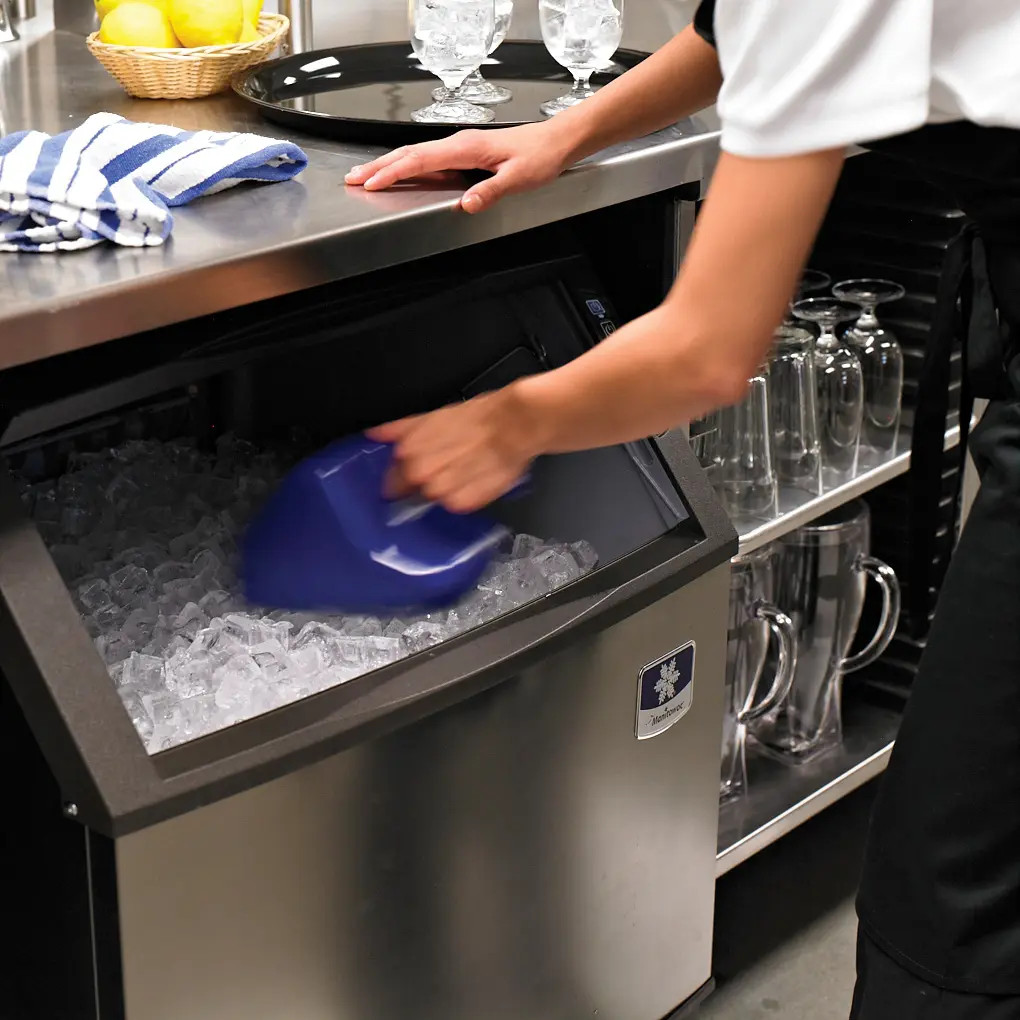 Manitowoc URF0310A 278lb NEO Series Undercounter Regular Cube Ice Machine – Air