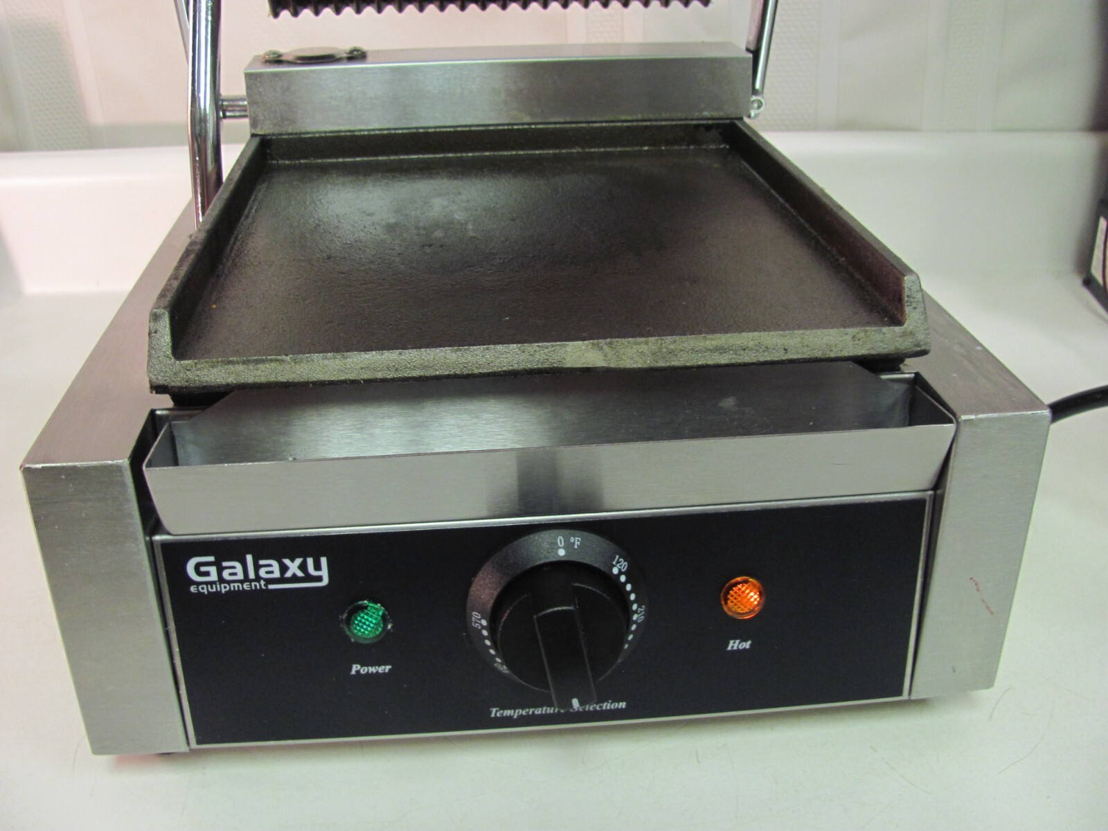 Galaxy P65SG Single Panini Sandwich Grill with Grooved Top and Smooth Bottom Pla