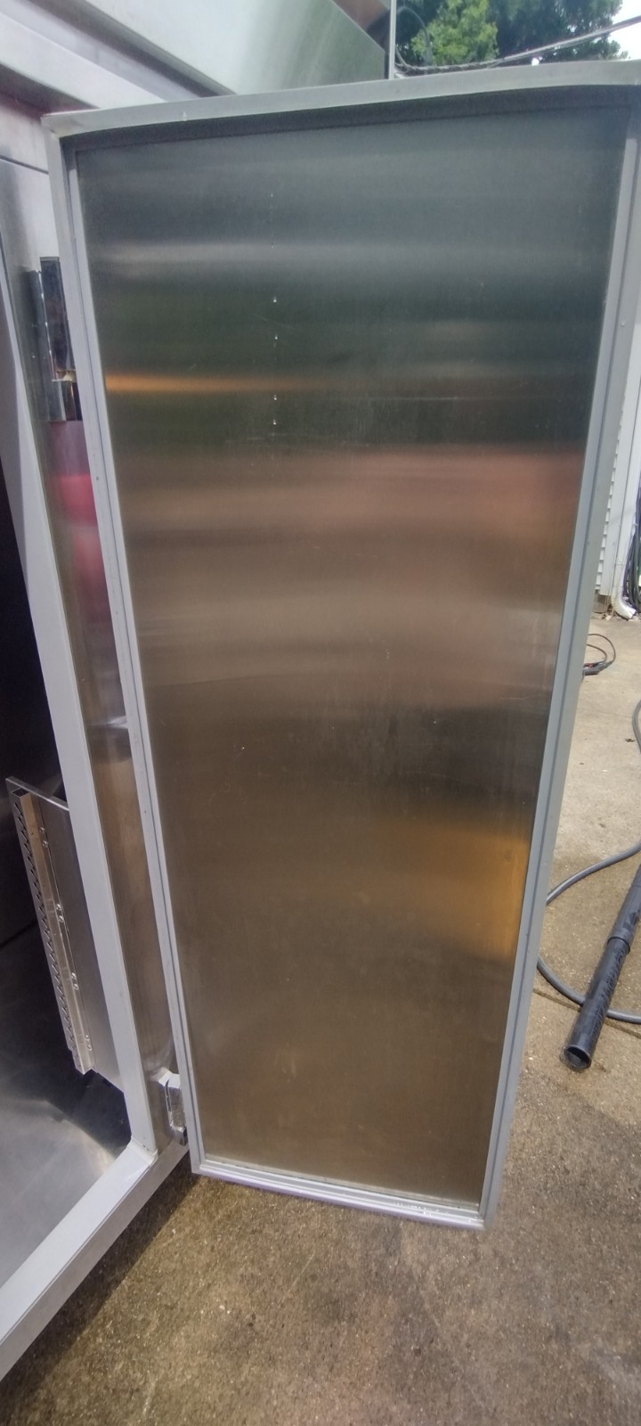 Continental DL3R-SS 3 Door Commercial Refrigerator SS 72 Cu Ft Runs Cool W Rack