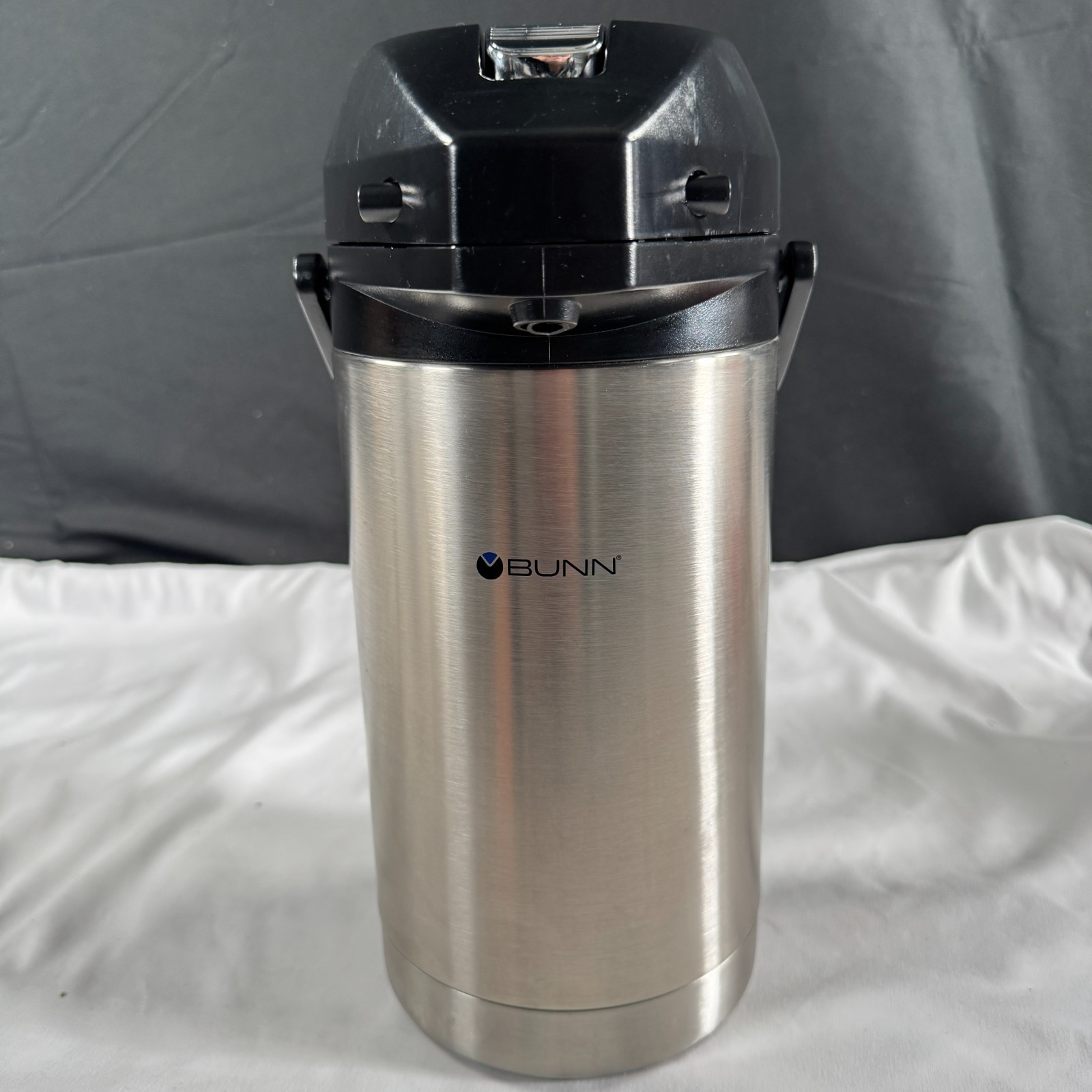 BUNN 32130.0000 3.0L Lever Action Airpot Stainless Steel Coffee Dispenser NSF