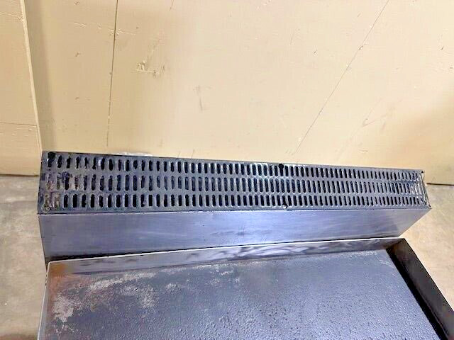 GARLAND M48R STAINLESS STEEL COMMERCIAL GRIDDLE W/ STANDARD OVEN BASE ON CASTERS