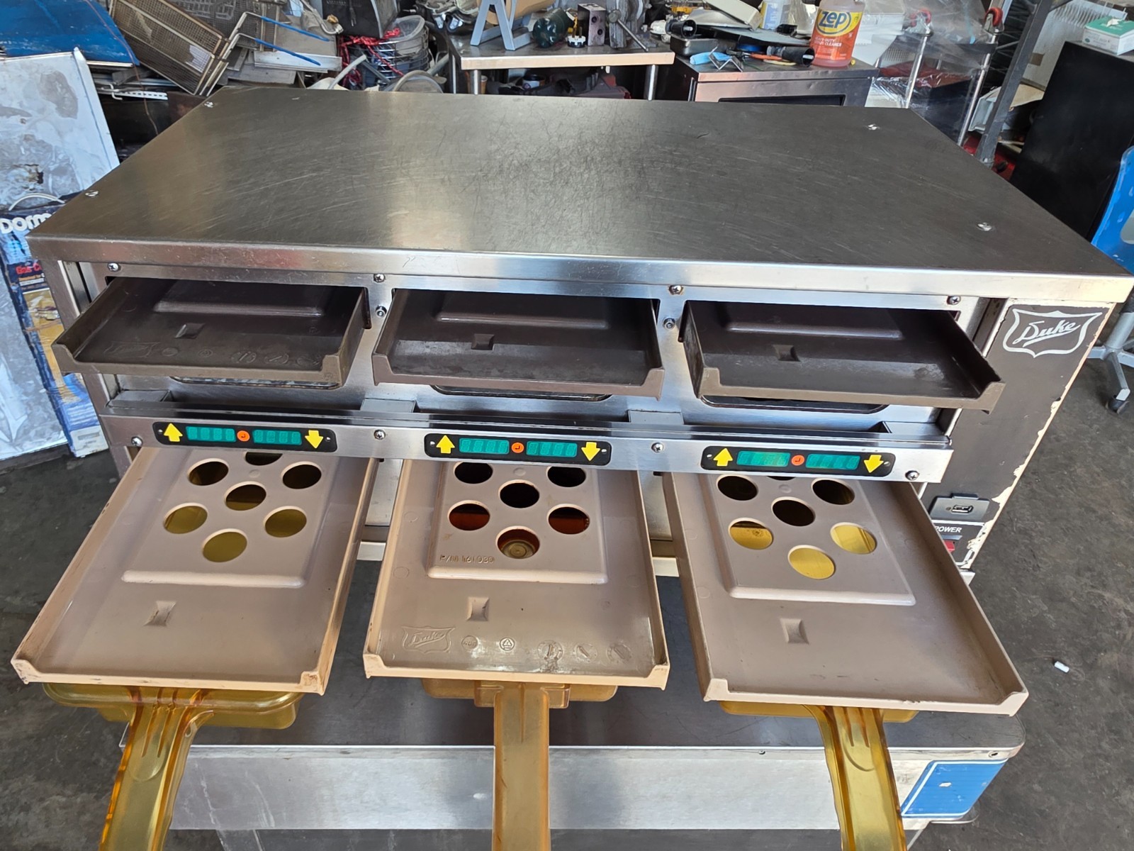 Duke RFHU-23 120/60/1 26 Inch Heated Holding Cabinet 2 Tier 3 Sections 7 trays