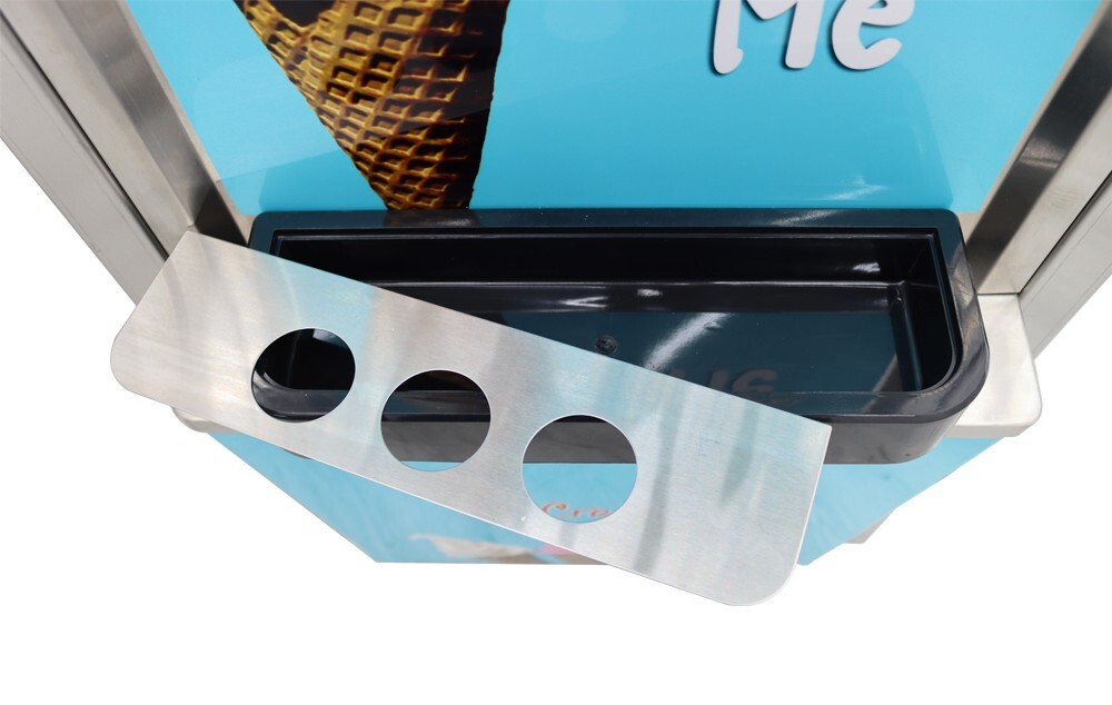 Movable 3 Head Soft Ice Cream Machine 20-30L/h Output 110V 1800W Easy to Clean