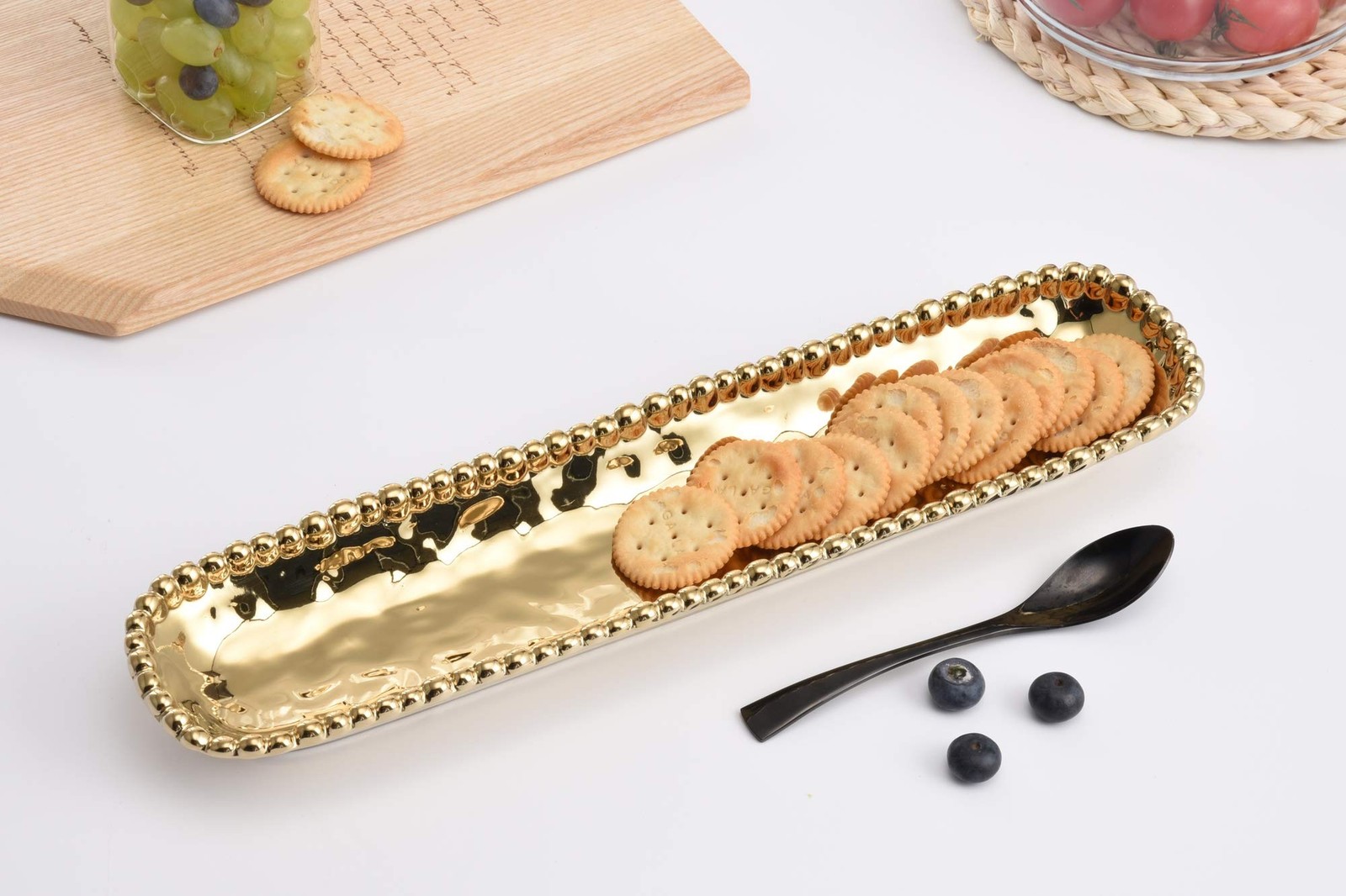 Pampa Bay Porcelain Cracker Cheese and Charcuterie 1.5″ x 3.5″ x 14″, Gold