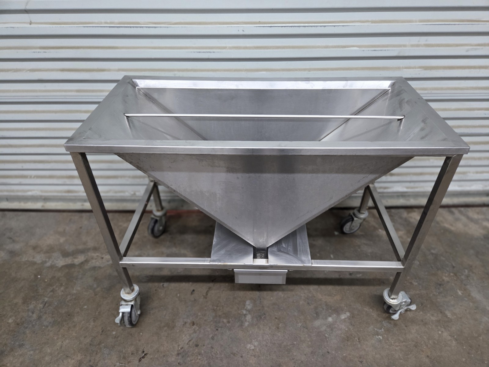 Avalon Manufacturing DXSS 16″ x 36″ x 30″ Stainless Steel Screen Drain