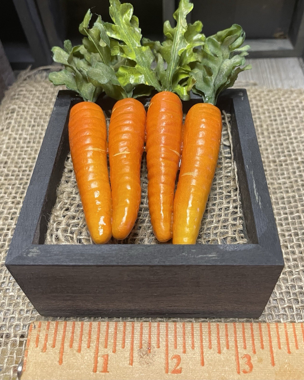PRIMITIVE FARMHOUSE KITCHEN DECOR MINI VEGETABLES IN FARM MARKET CRATE CARROTS