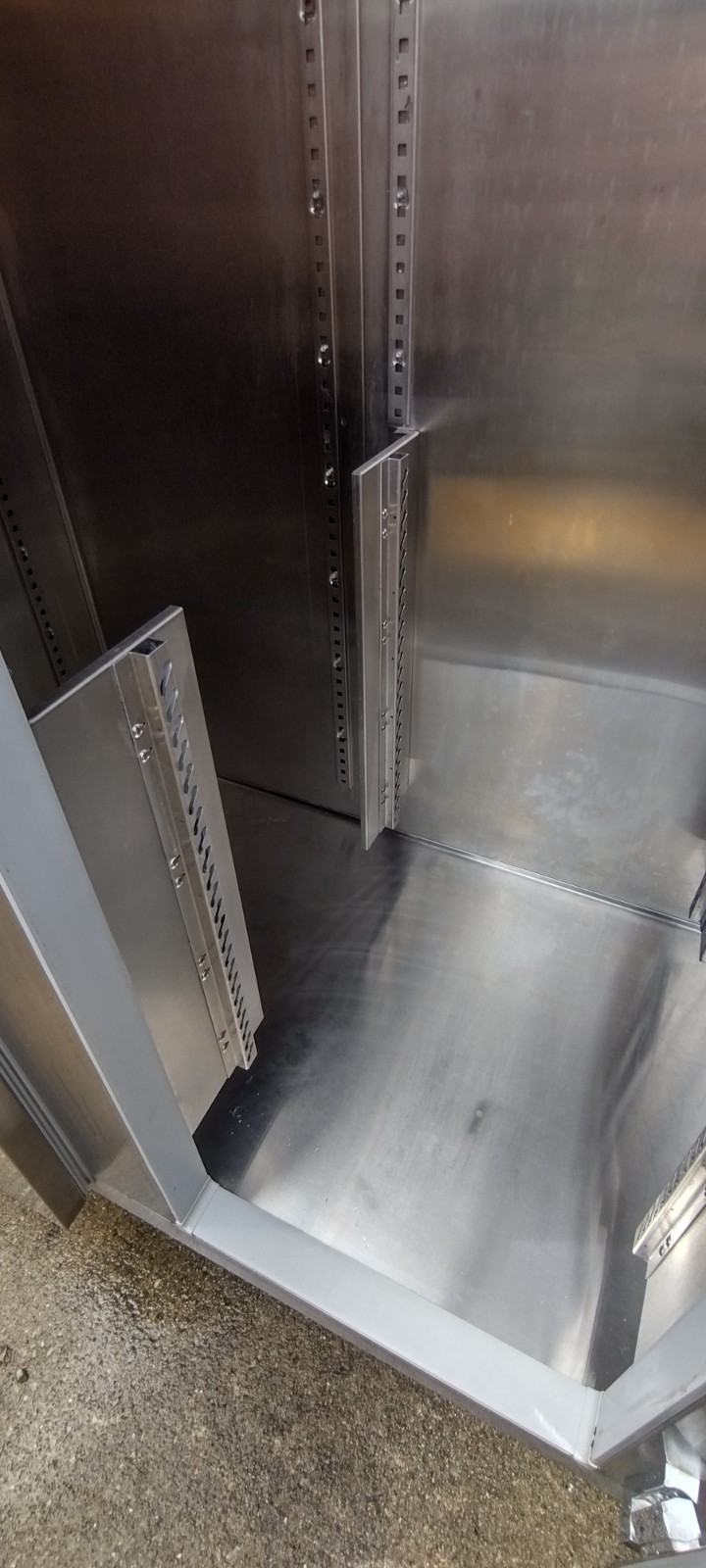 Continental DL3R-SS 3 Door Commercial Refrigerator SS 72 Cu Ft Runs Cool W Rack