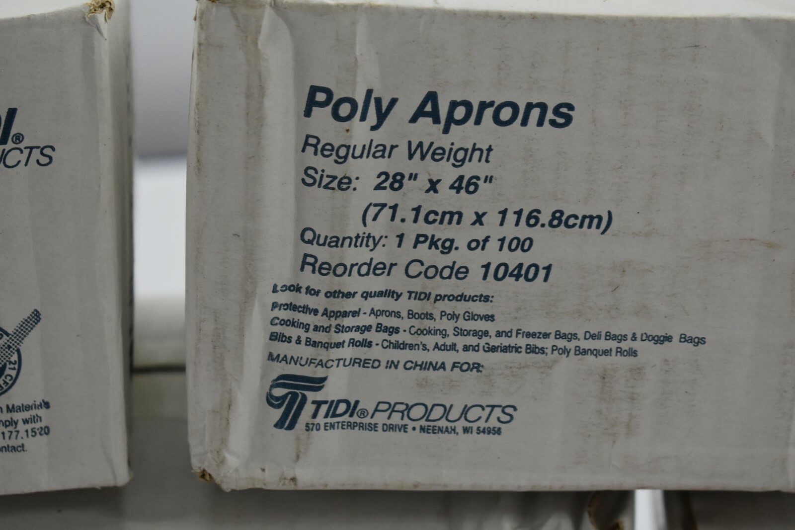 900 Count Tidi 10401 Poly Aprons 28″ x 46″ Regular Weight Polyethylene Cafeteria