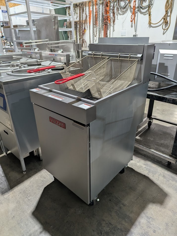 Vulcan LG500-1 Natural Gas Fryer, Floor Model, 70lb, Includes Baskets, OPEN BOX