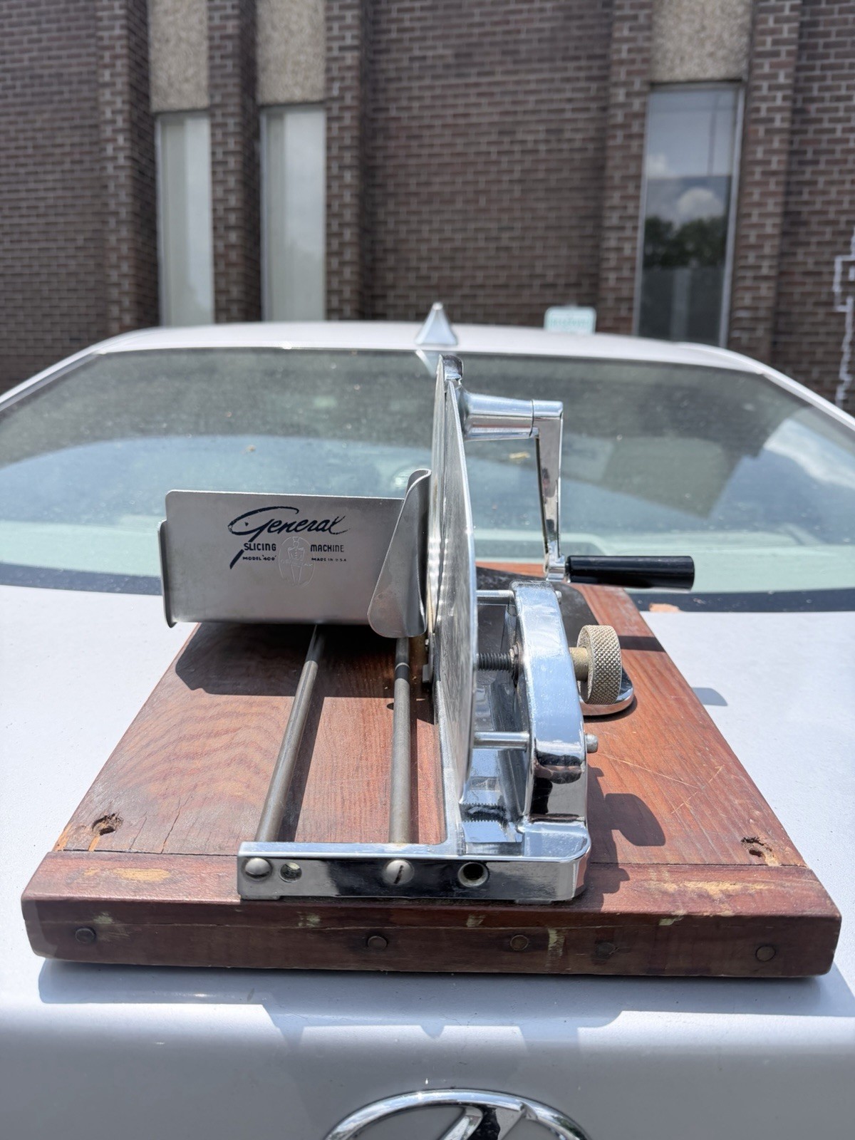 General Slicing Machine Model 400, a manual rotary slicer manufactured in the US